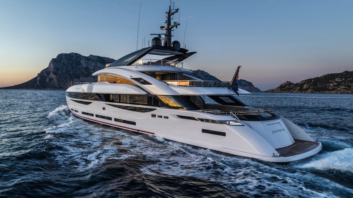 The dynamic profile of the GT45 makes the yacht look to be in motion even at the dock. This is thanks to the “sleek arch and fin-shaped hardtop” says the designer, Enrico Gobbi